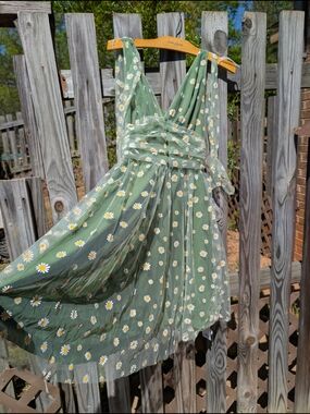 Green Daisy-Print Midi Dress with Tie Shoulder Straps - Retro Stage